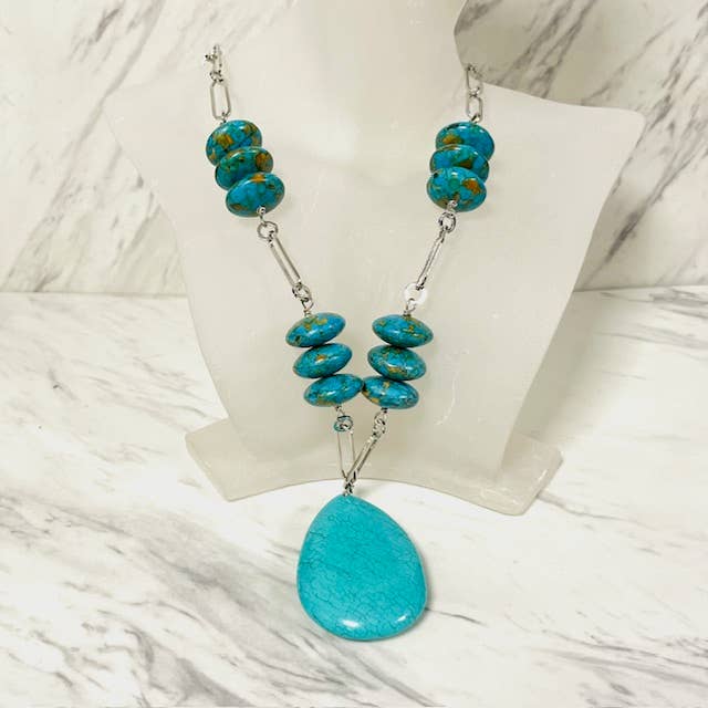Turquoise ketting met traanvormige hanger aan zilveren ketting voor wholesale door Anita K By Blushing Pink