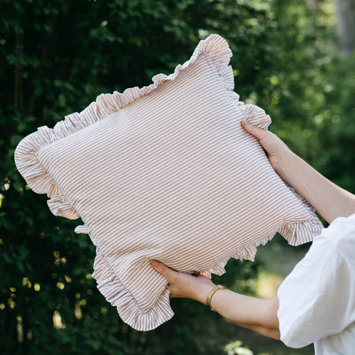 OMOM - Wholesale Throw/Decorative Pillow - OMOM Cushion Cover / Sofa Cushion in Organic Cotton - Ruffle1