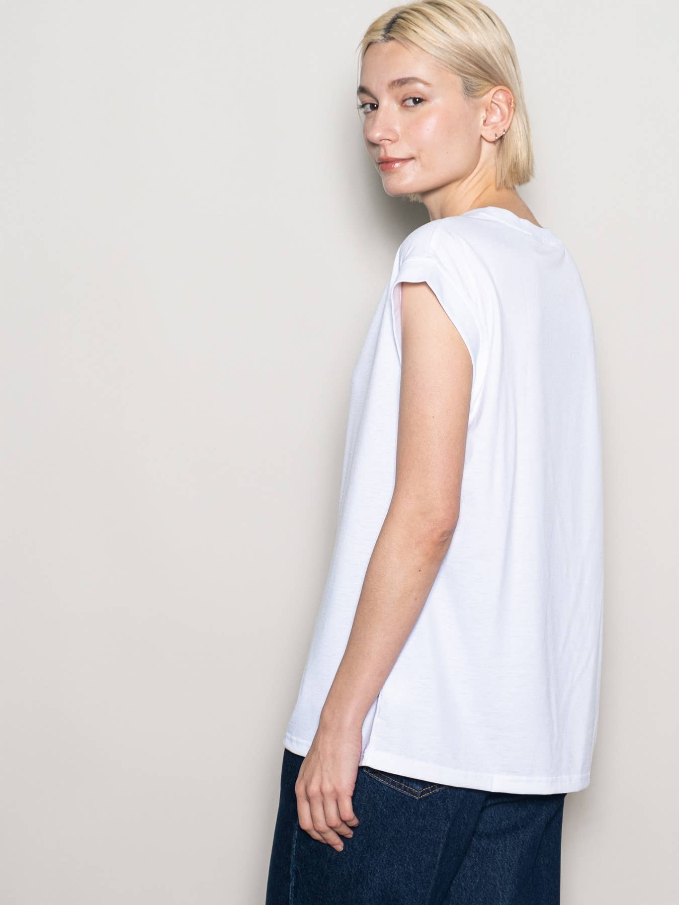 Elloh Collection - Wholesale T-Shirt - Women's - Oversized Soft Touch Crew Neck Muscle Tee Shirt5