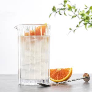 True Glass Cocktail Shaker with Cocktail Recipes, Clear Glass Shaker with  Strainer, 13.5 oz