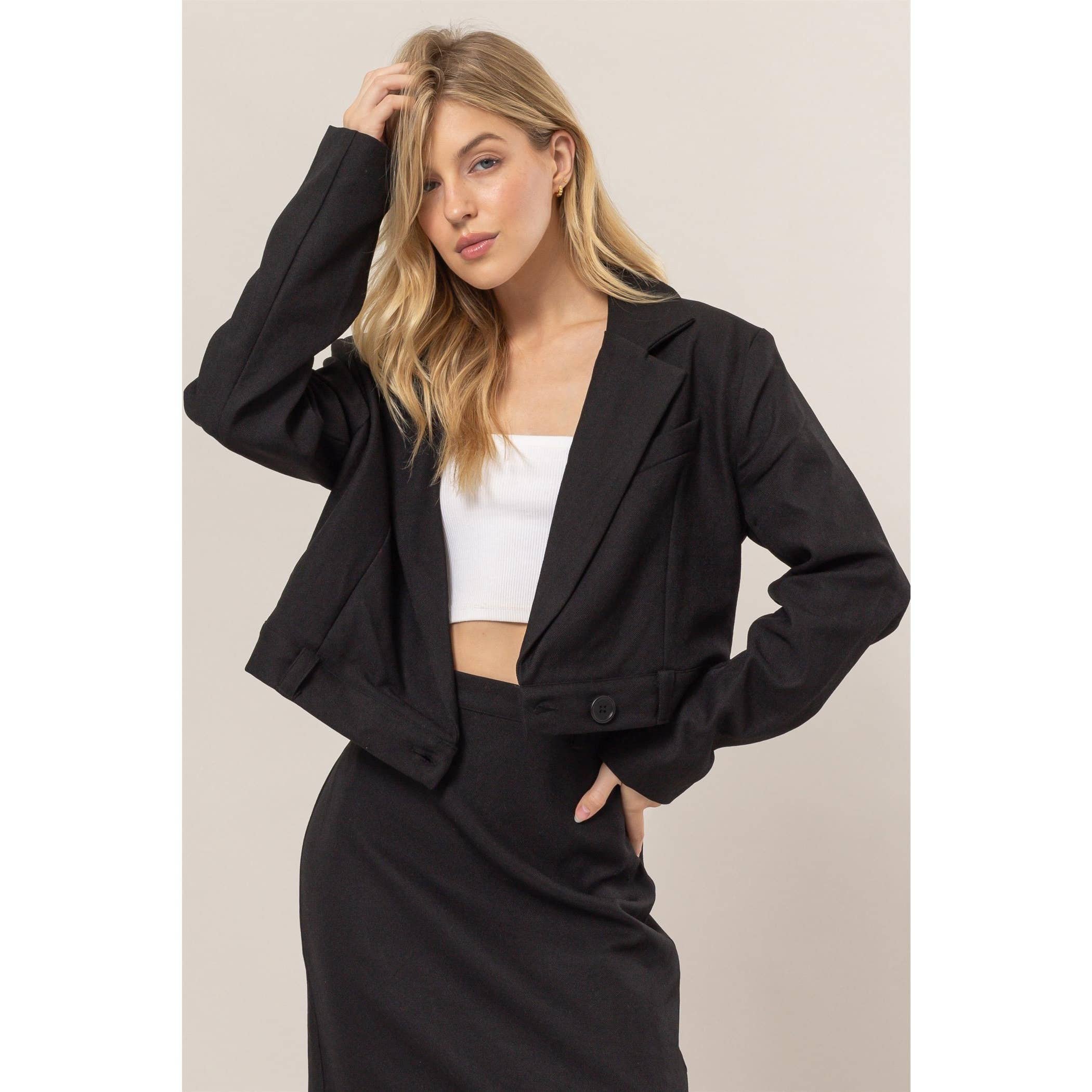 HYFVE – Großhandel Blazer – Damen – Kurz geschnittene Jacke mit Knopfband1
