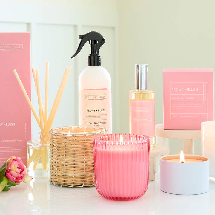 Hillhouse Naturals/Field+Fleur - Vendita all'ingrosso Candela in vasetto - Candela a tre stoppini intrecciata a mano Peony Blush 21oz Ctn.42