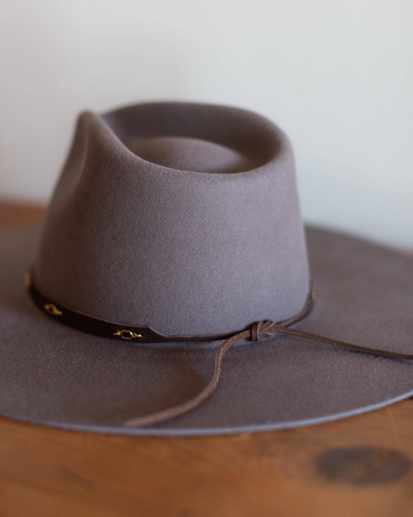 Crossbow Leather - Wholesale Hat Accessory - Women's - SMALL GEMSTONE ON LEATHER HAT BAND4