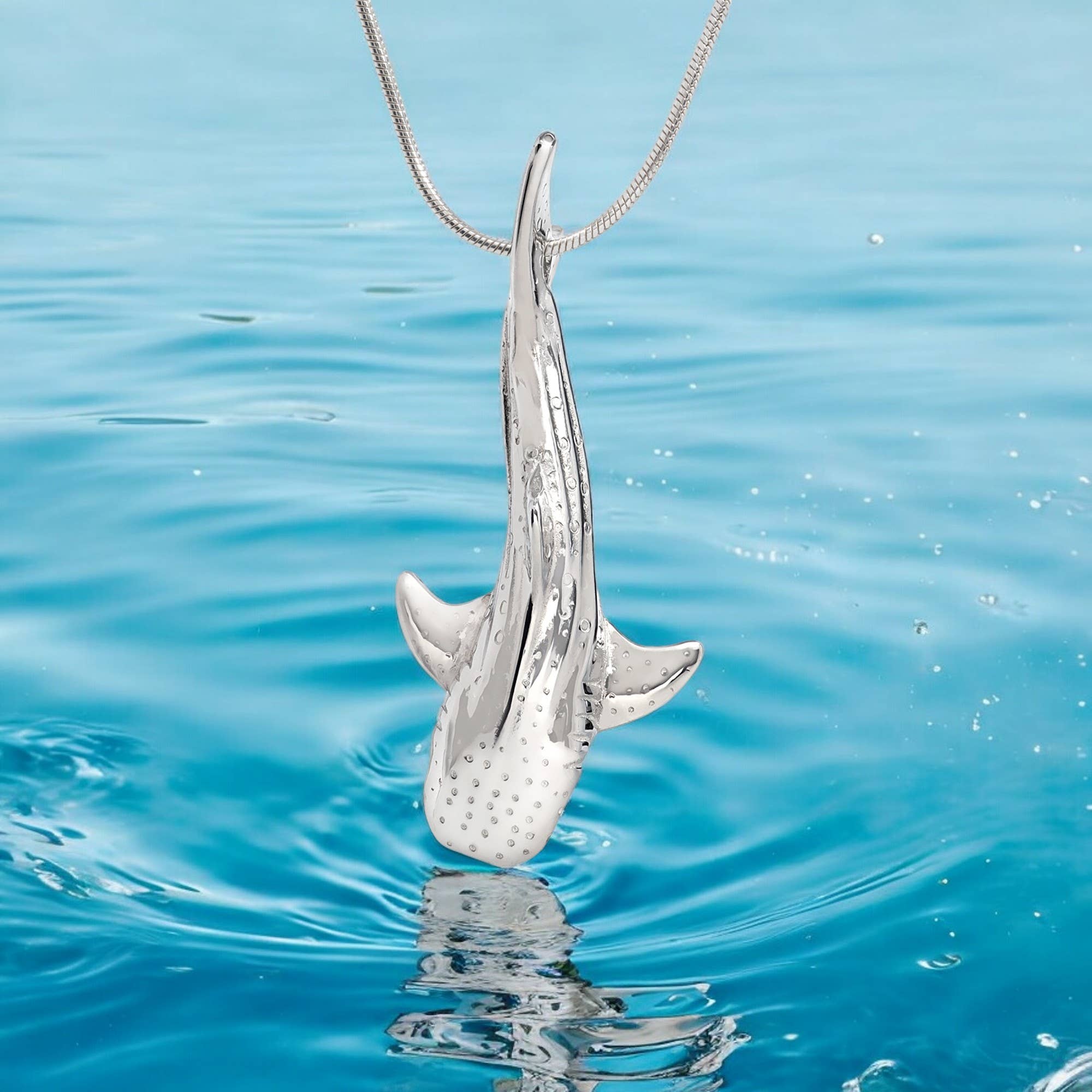 Big Blue by Roland St John - Vente Colliers à pendentif - Requin baleine10