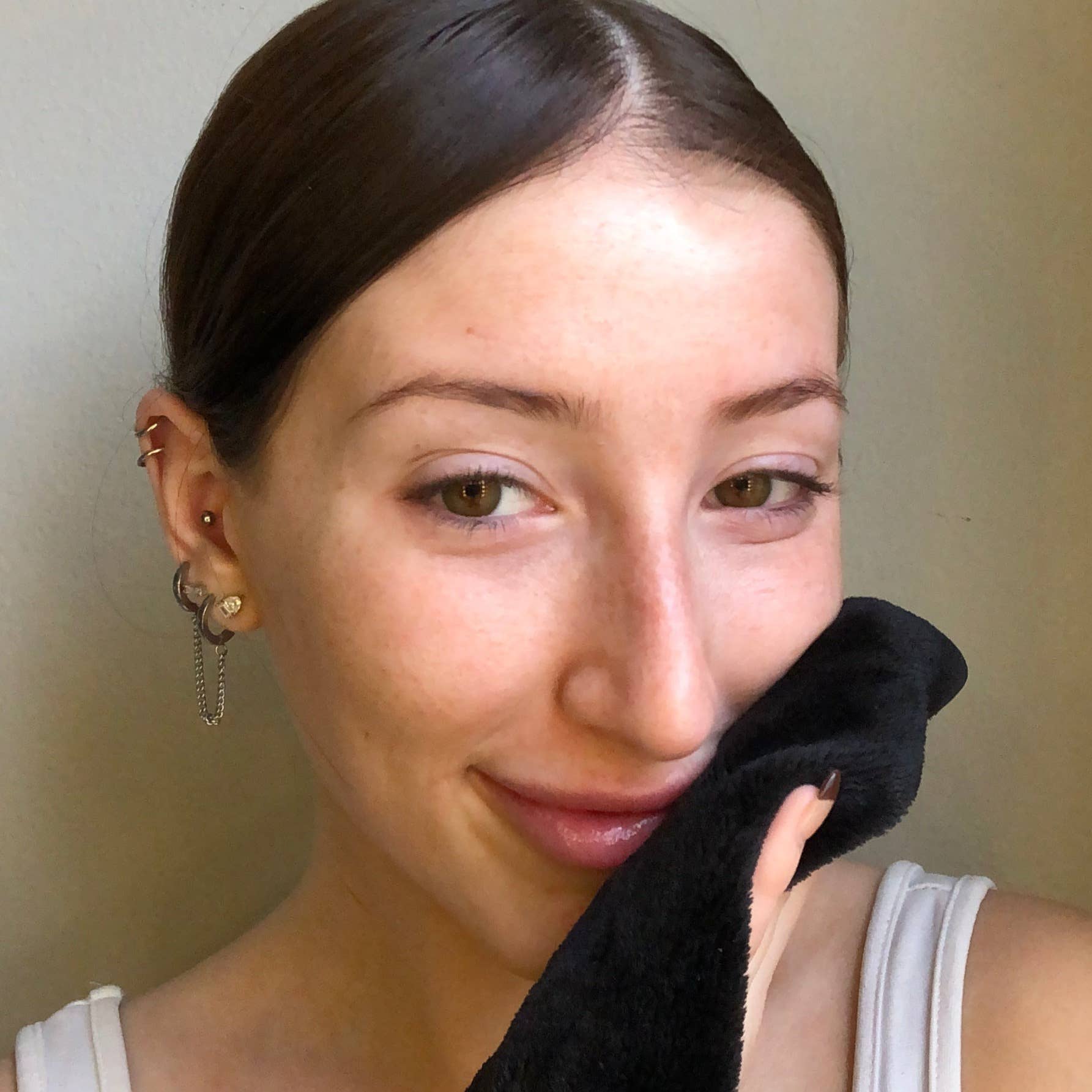 The Original MakeUp Eraser - Wholesale Makeup Remover - Chic Black MINI PRO MakeUp Eraser3