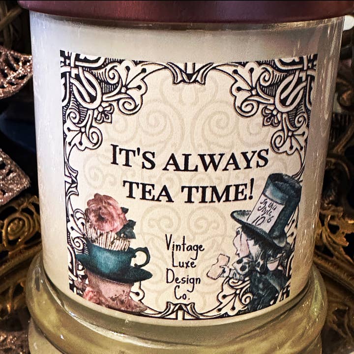 Vintage Luxe Design Co. - Vente Bougie en bocal - Bougie parfumée en cire de soja 280 g Alice au pays des merveilles – Mad Hatter3