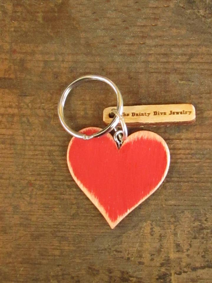 Sleutelhanger met noodlijdend hart voor wholesale door The Dainty Diva Jewelry