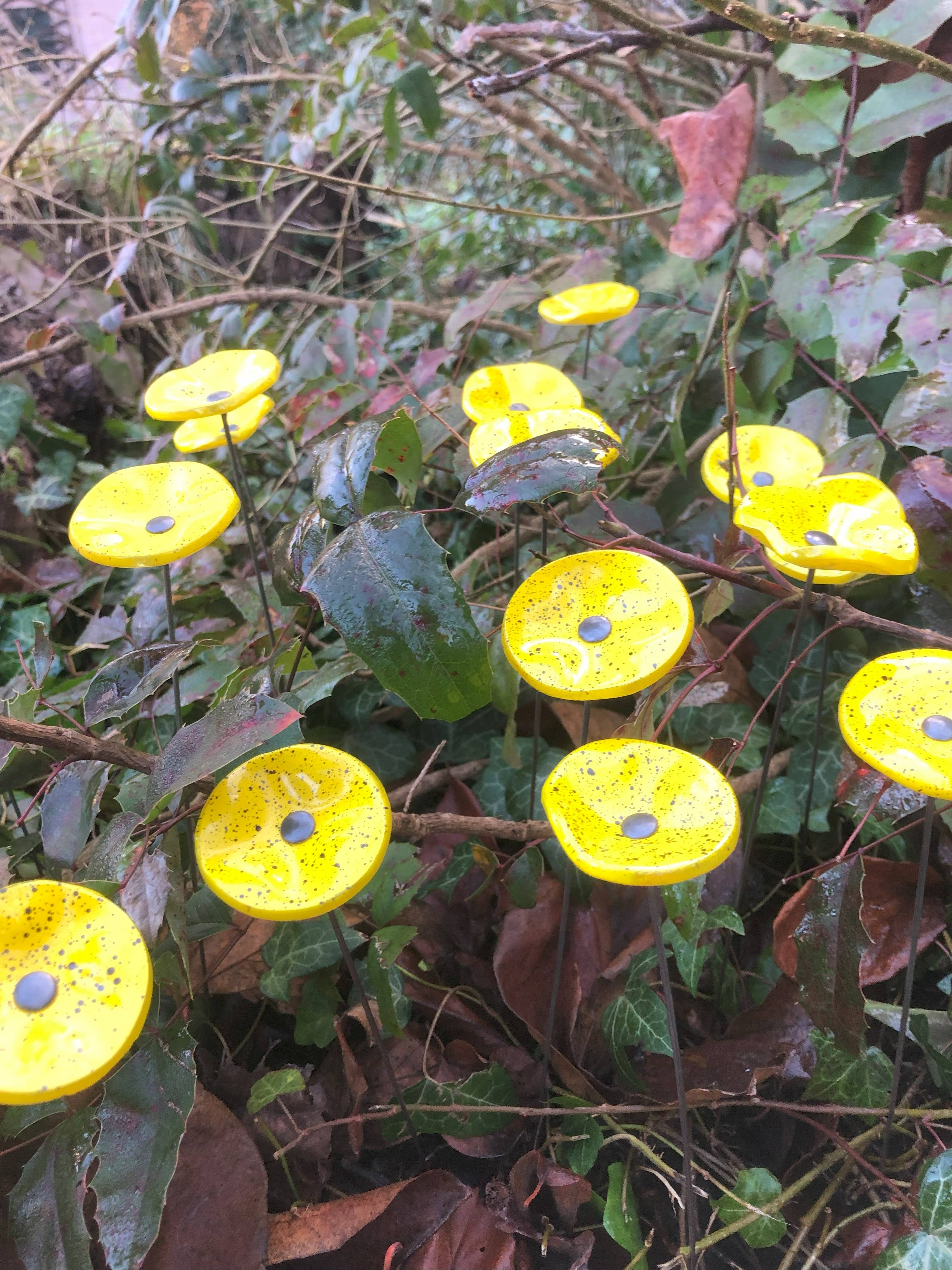 CARNEOL GLASS - Wholesale Garden/Lawn Stake - Small Glass Flower For Outside IN yellow-black2