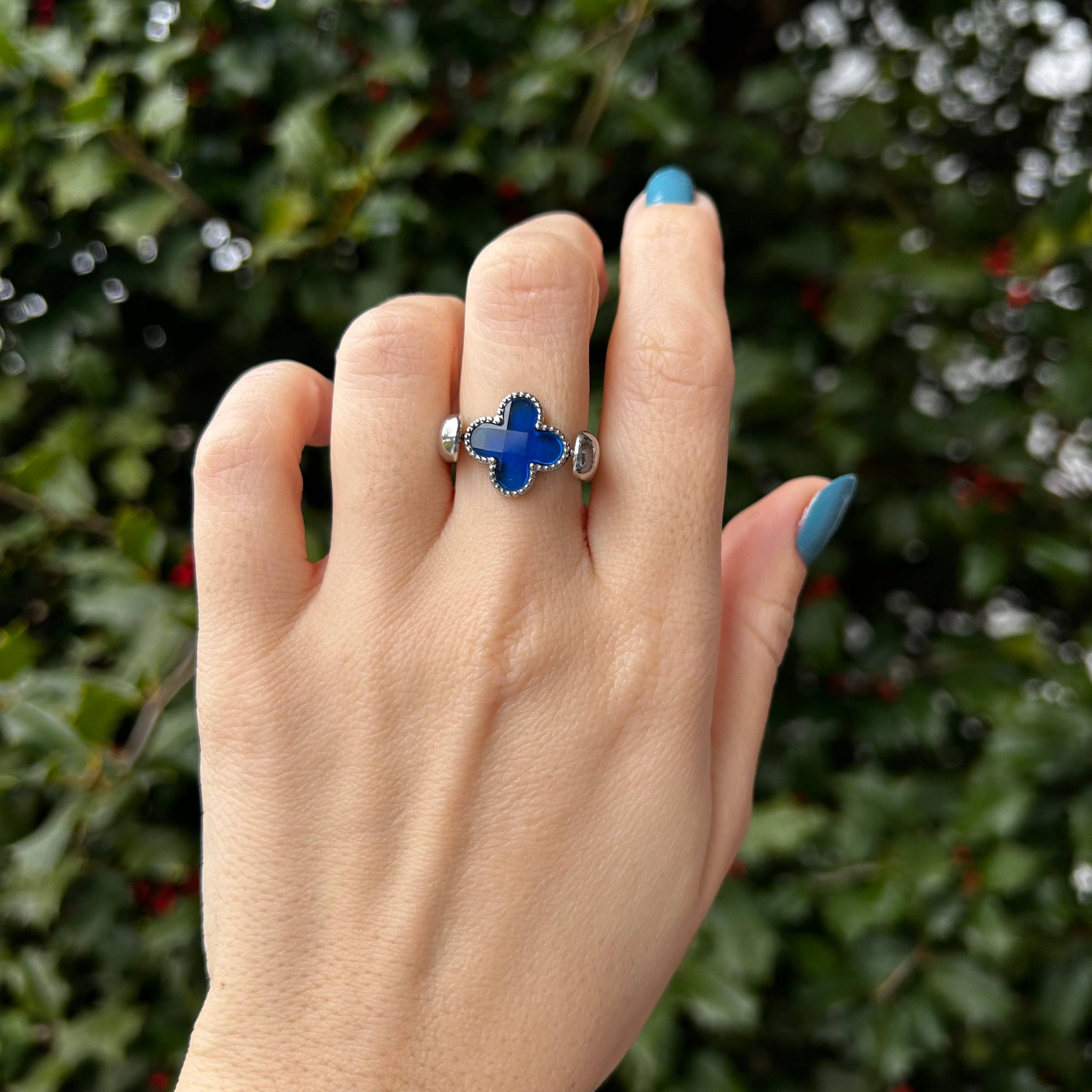 CONQUERing - Vendita all'ingrosso Anelli cocktail/statement - Elemento Quatrefoil di Zaffiro Simulato2