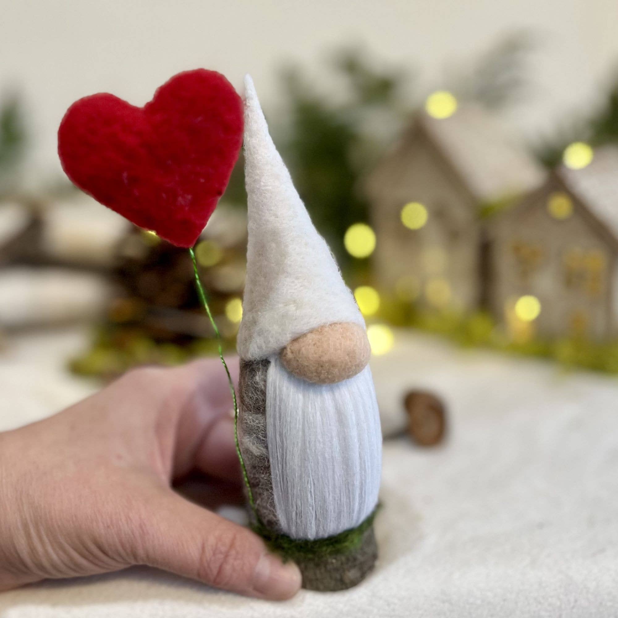 MJ and Me - Wholesale Decorative Tabletop Object - Carwyn, The Messenger Gnome2