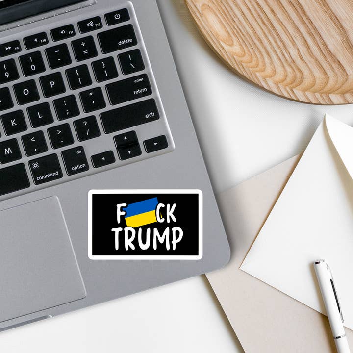 SlapPolitics Stickers – Engroshandel Klistermærke – Fuck Trump Ukraine | Politik | Vandtæt Bumpersticker2