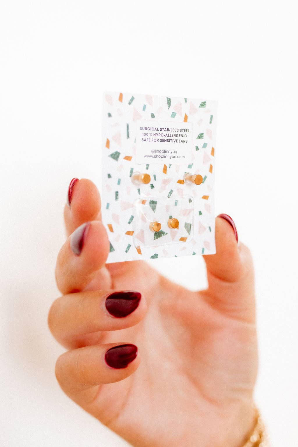 LINNY CO - Wholesale Stud/Post Earrings - Screwback Stud Earrings - Vera Round 8mm7