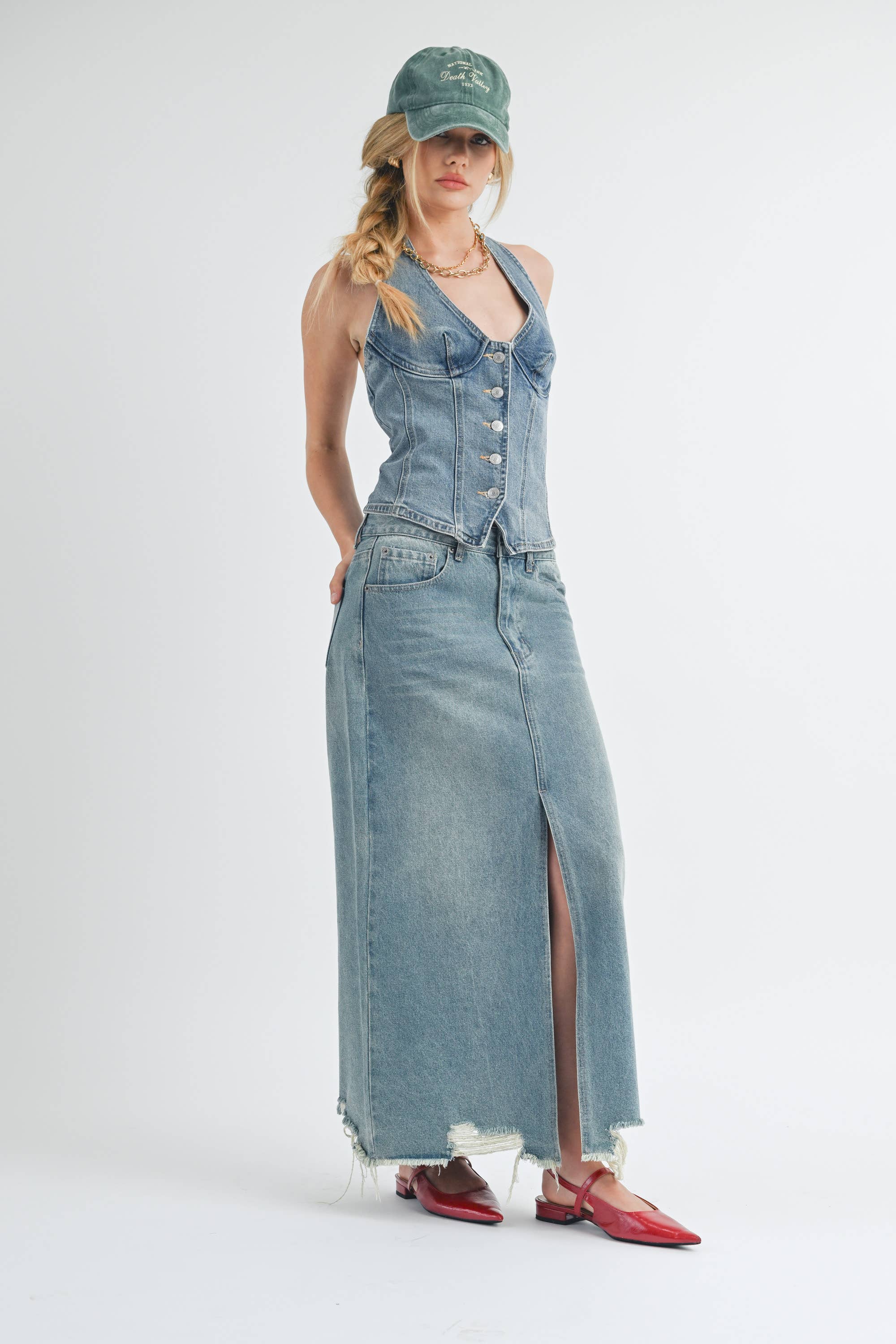 DENIM MÉDIO Saia longa de jeans com fenda frontal S7694 para venda a revendedores na Faire5