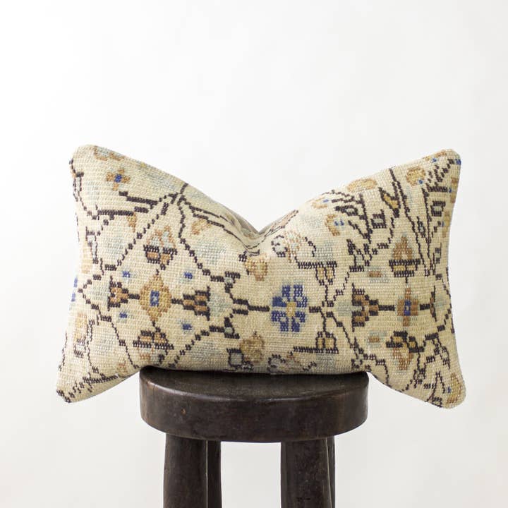 Pilar Oblong No. 3 - 12"x20" Pillow Cover för wholesale av Love The Clutter