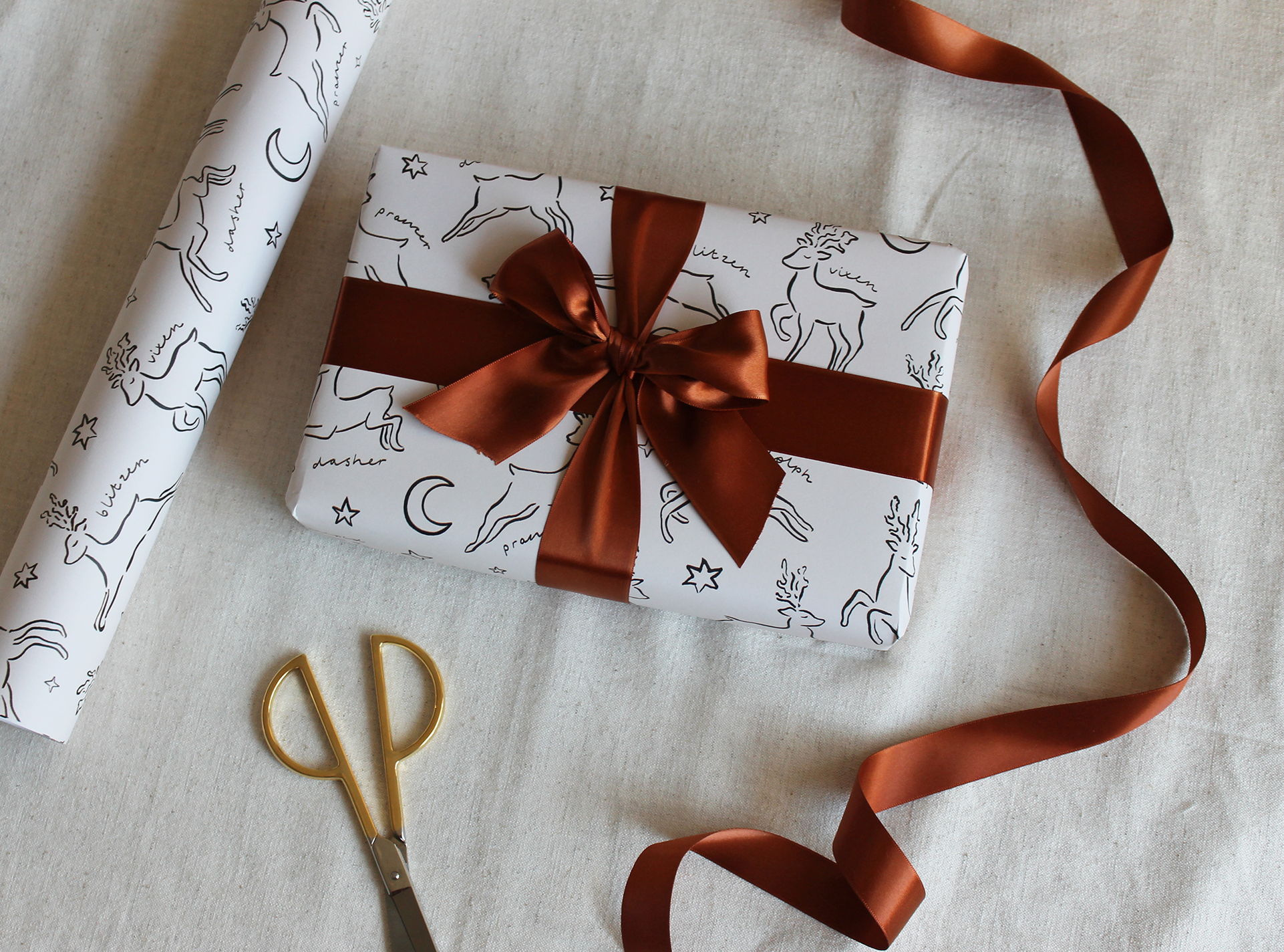 Ella Rose Studio – Großhandel Geschenkpapier in Bögen – Unbeschichtetes Premium-Geschenkpapier, bemalte Rentiere mit Namen1