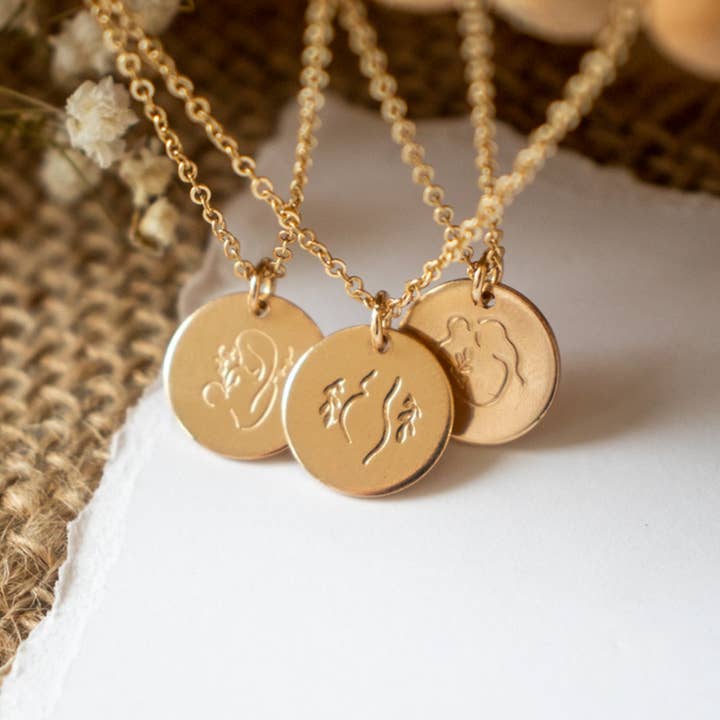 Emery and Opal – Großhandel Kette mit Anhänger/Charm – Körperpositive Woman Empowering Halskette2