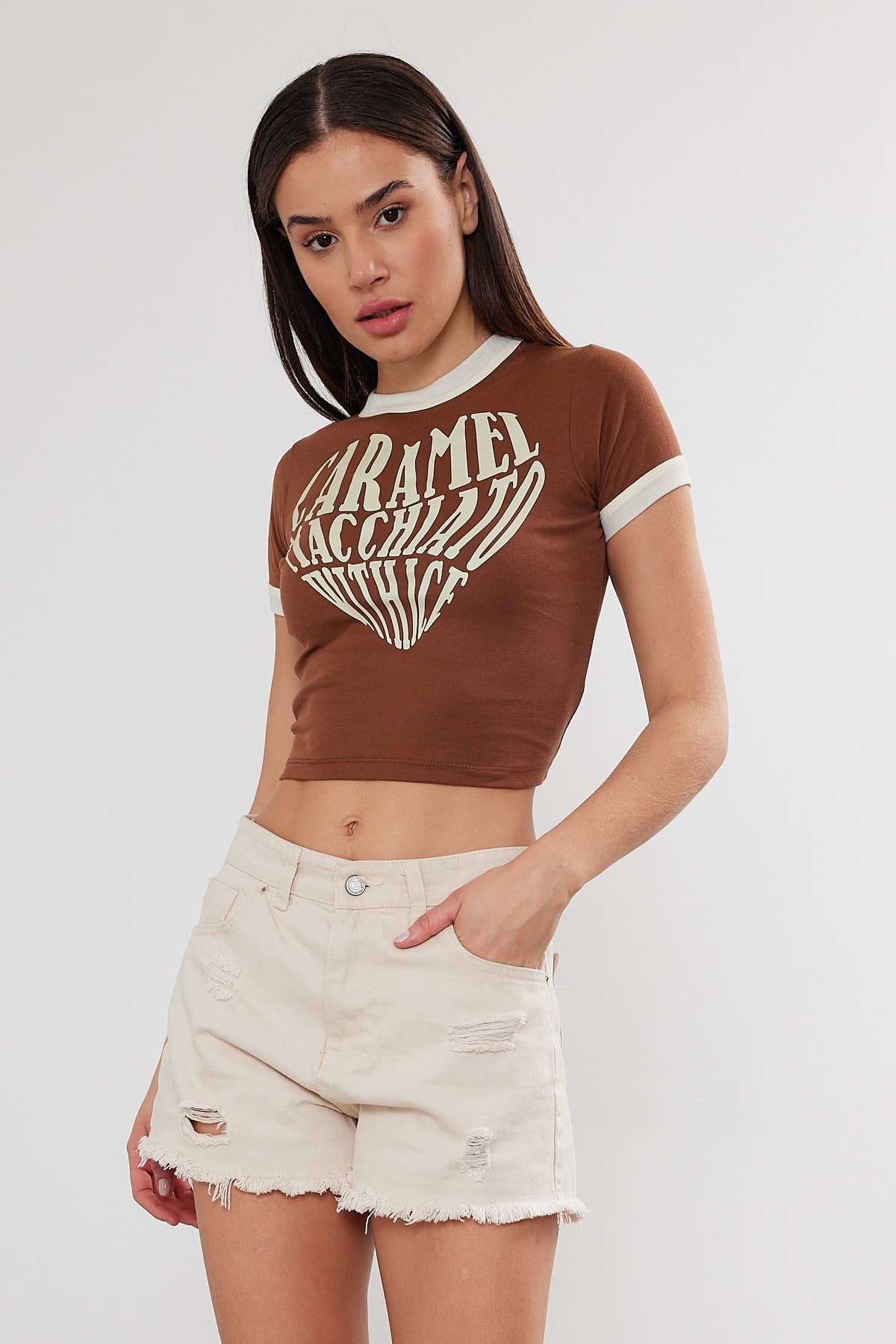 VAV NEW YORK – T-shirt estampada - Mulher por atacado – T-shirt de mulher com estampa de coração cortado Crop Top com estampa de coração16