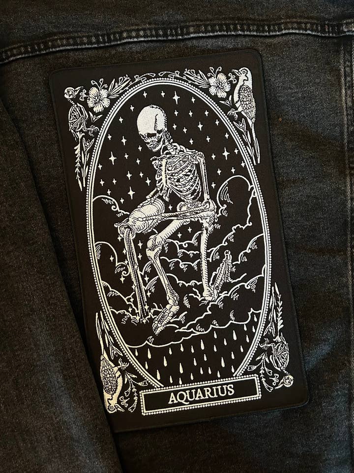Aquarius - Grande toppa posteriore ricamata per la vendita all'ingrosso da parte di 13th Press