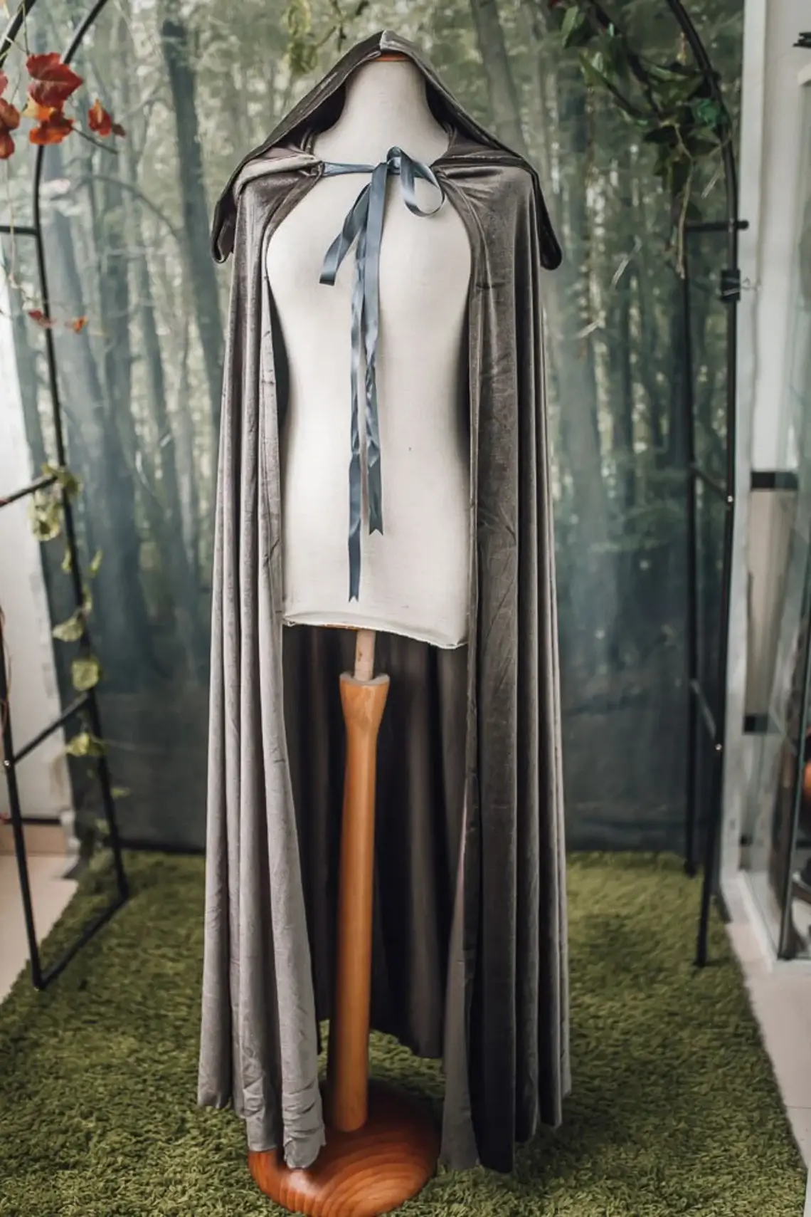 Costurero Real - Wholesale Cape - Women's - Silver Velvet hooded cape dark grey elven fantasy cloak2
