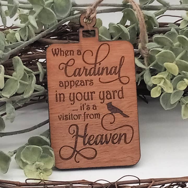 Ornement en bois gravé au laser avec inscription « When a Cardinal Appeals Sympathy Memorial », étiquette cadeau, souvenir, cadeau, bouleau de la Baltique, sapelli, vous choisissez la couleur pour la vente par Expressions Engraved