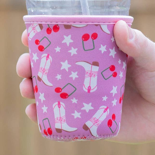 Coozie da caffè Cowgirl rosa per la vendita all'ingrosso da parte di Musically Minted
