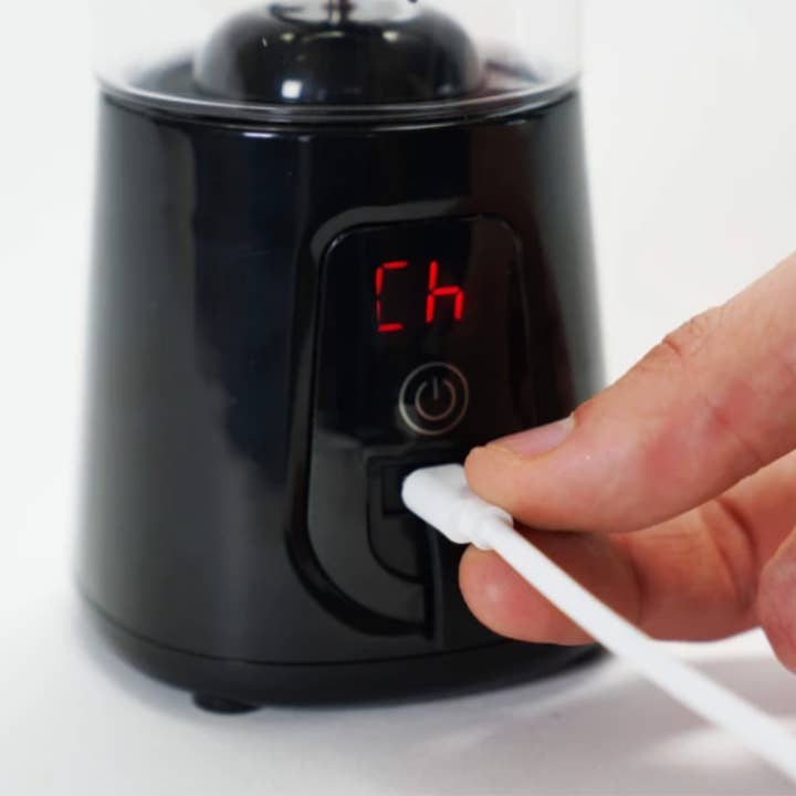 BLENDi – wholesale Blender – BLENDi Pro+ 17oz Black Portable Blender Smoothie Maker6