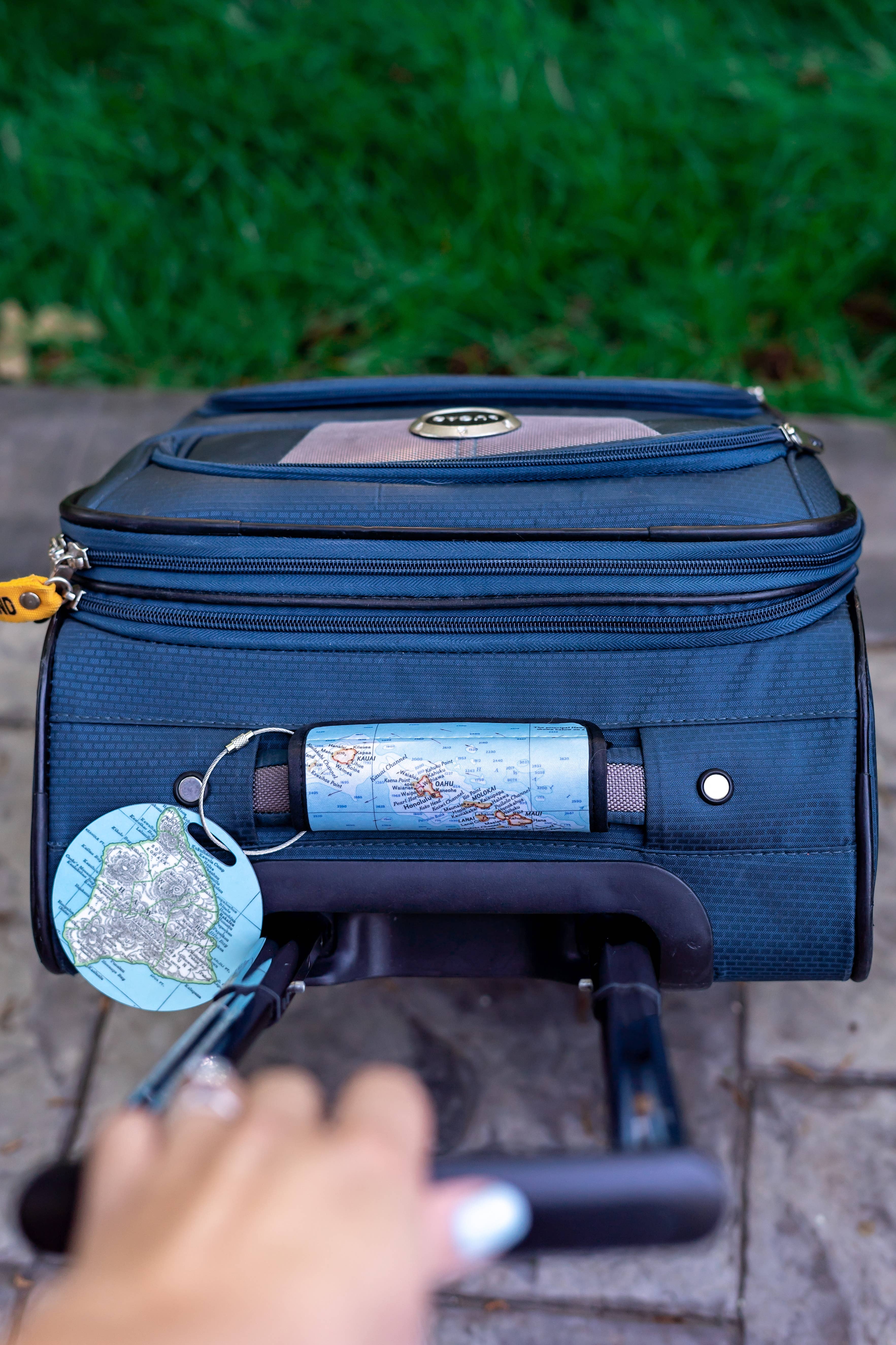 Daisy Mae Designs - Vente Étiquette pour bagage - Étiquette de bagage carte personnalisée | Cadeau de voyage spécifique à un lieu4