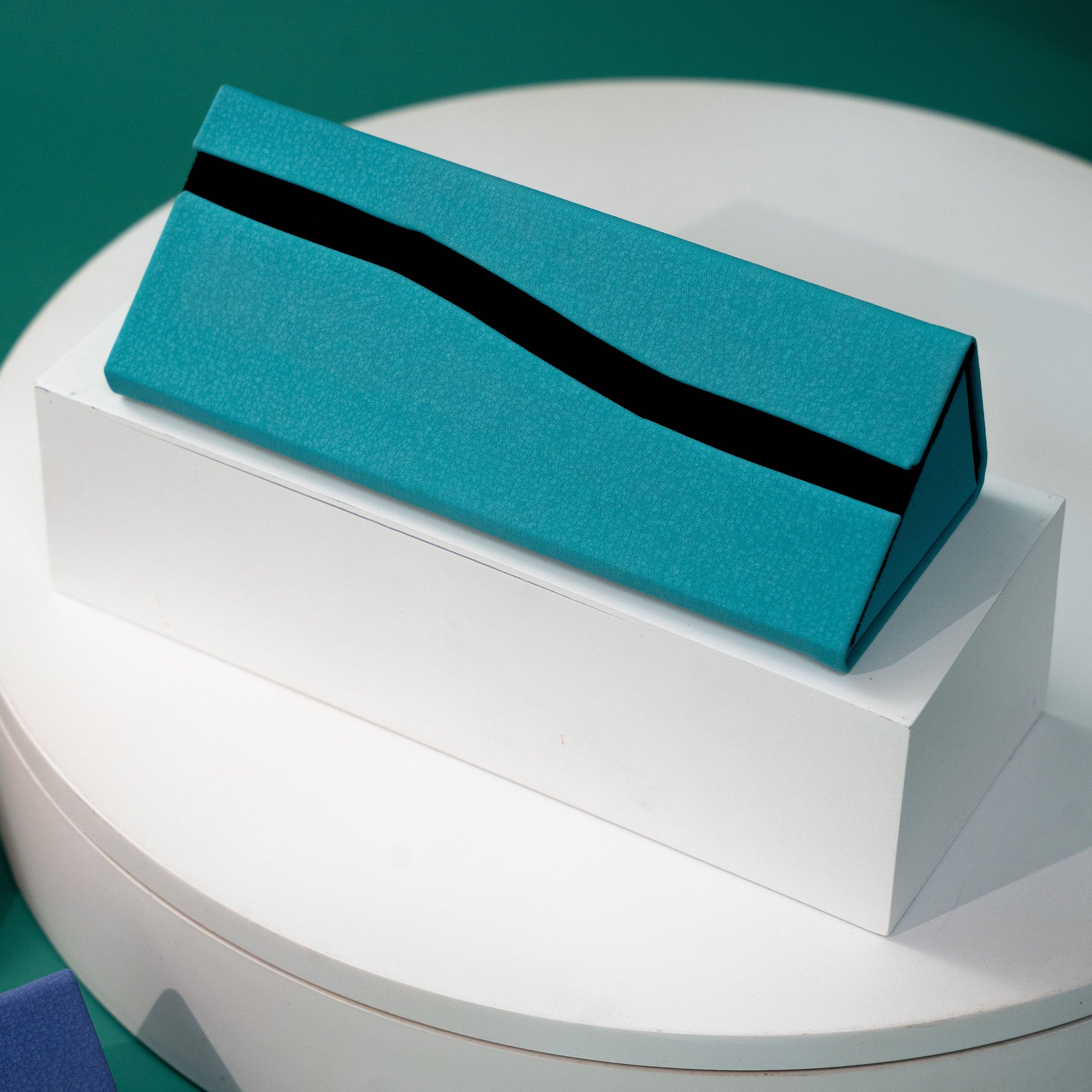 Sparkle Being - Wholesale Eyewear Cases & Holders - Women's - Retro Glasses Case - Hard Shell Fold-Flat Vegan Leather Case1