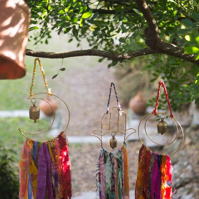Matr Boomie Fair Trade – Engroshandel Vindharpe – Swapna Moon Bell Wind Chime Upcycled Sari - Fair Trade Home3