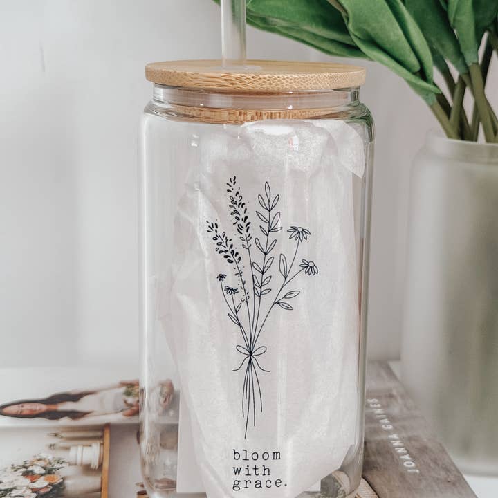 Emma K Designs - Wholesale Drinking Glass/Cup - Bloom With Grace 16oz Glass Cup with Bamboo Lid