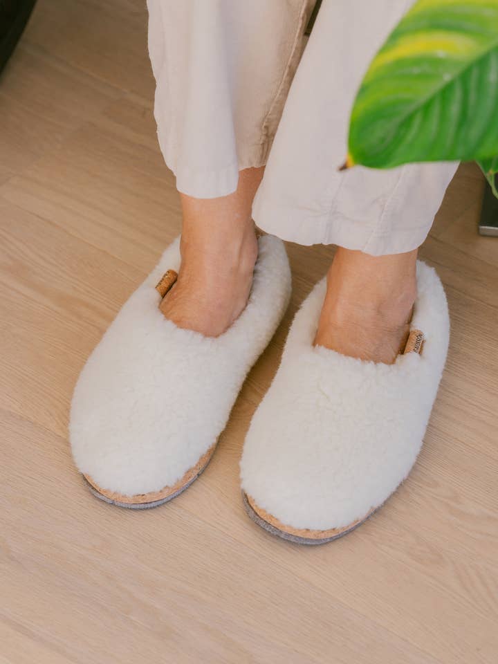 Pantufas - Marcel Fluffy Creme por atacado de Caussün