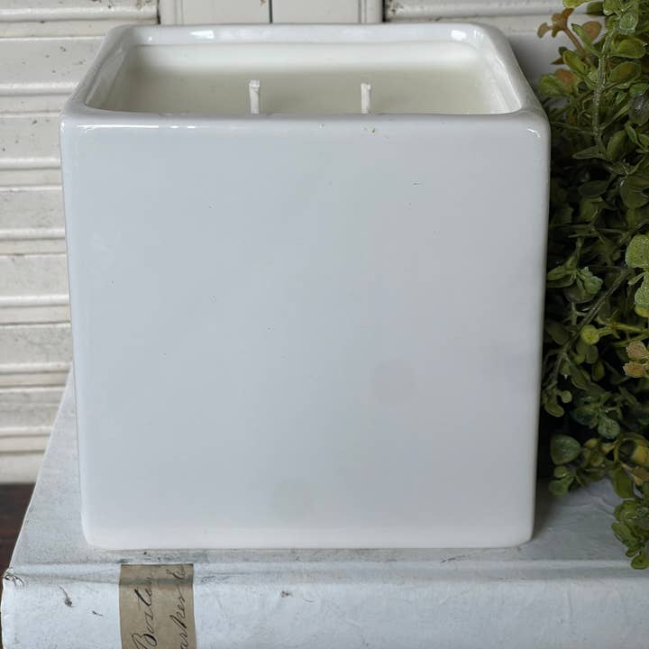 Vela de Soja Amber Wood + Vetiver 32oz em Cerâmica por atacado de 1858 Candle Co