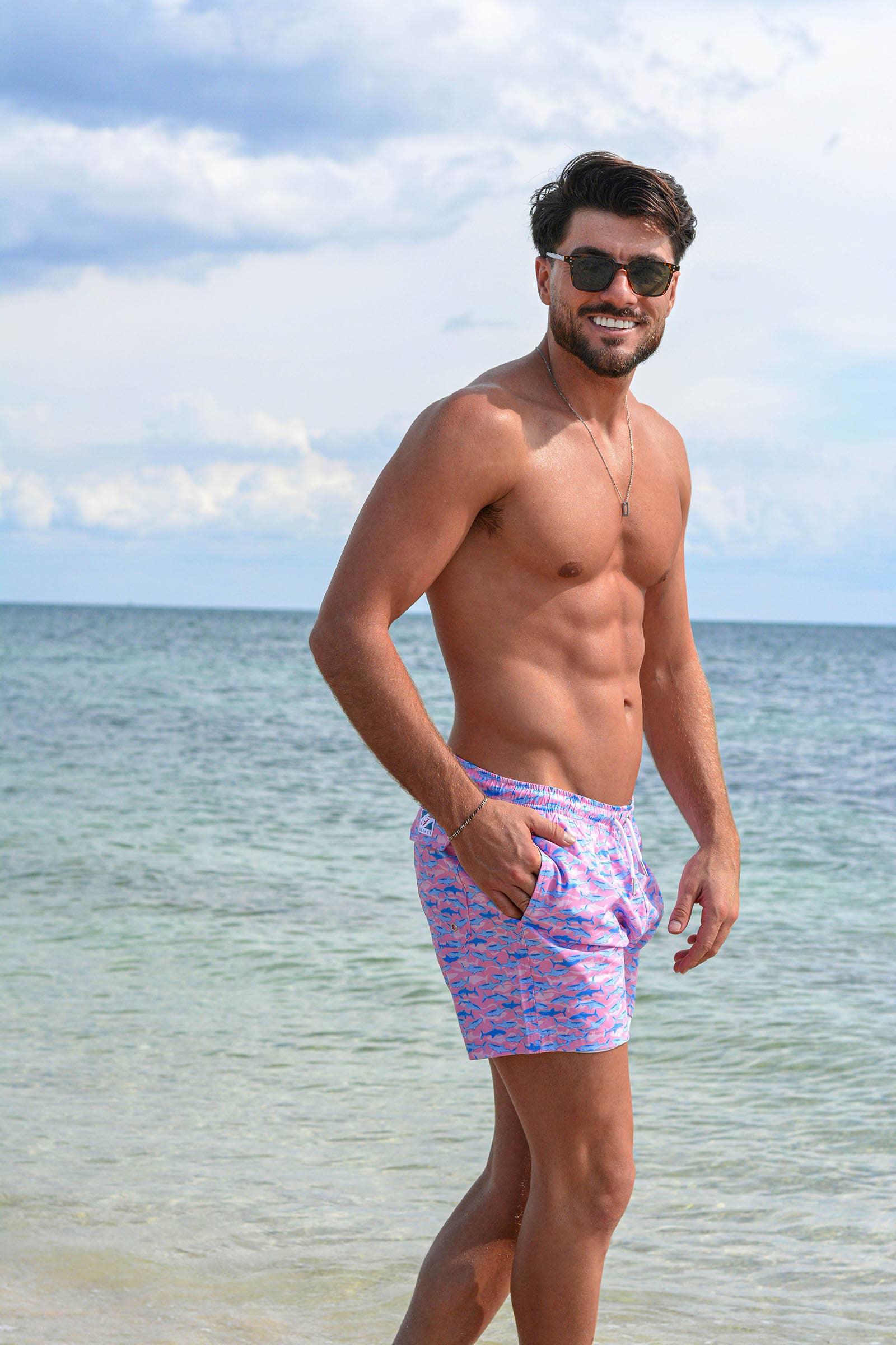 Bermies - Wholesale Boardshort - Heren - Bermies roze zwembroek met haaienprint - 15 cm met inzetstuk1