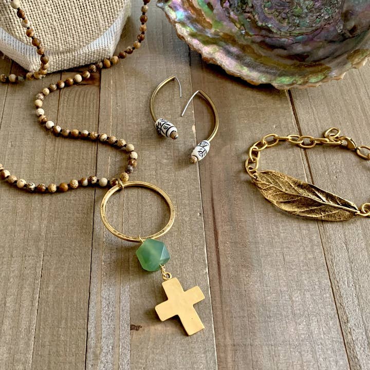 Nellie Pratt Artisan Jewelry - Wholesale Charm/Dangle Bracelet - Nature Chic- boho leaf bracelet on gold chain