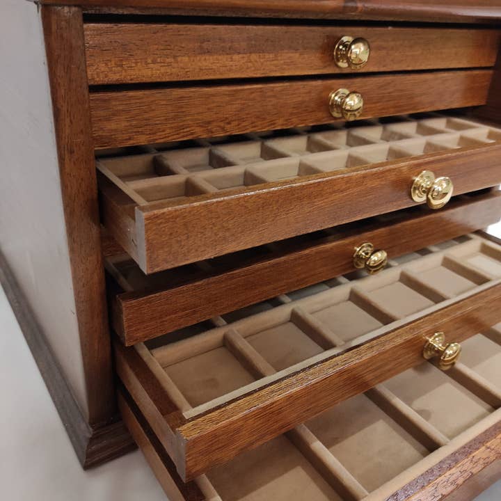 Real wood and Italian velvet coin box for wholesale by Coins&More