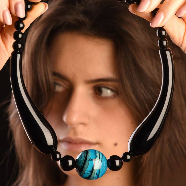 Mazzega Art & Design - Wholesale Beaded/Pearl Necklace - Desdemona Necklace in Murano Glass: Luxurious jewel with a colored submerged central pearl and large black blown pearls. Length approximately 47 cm.1