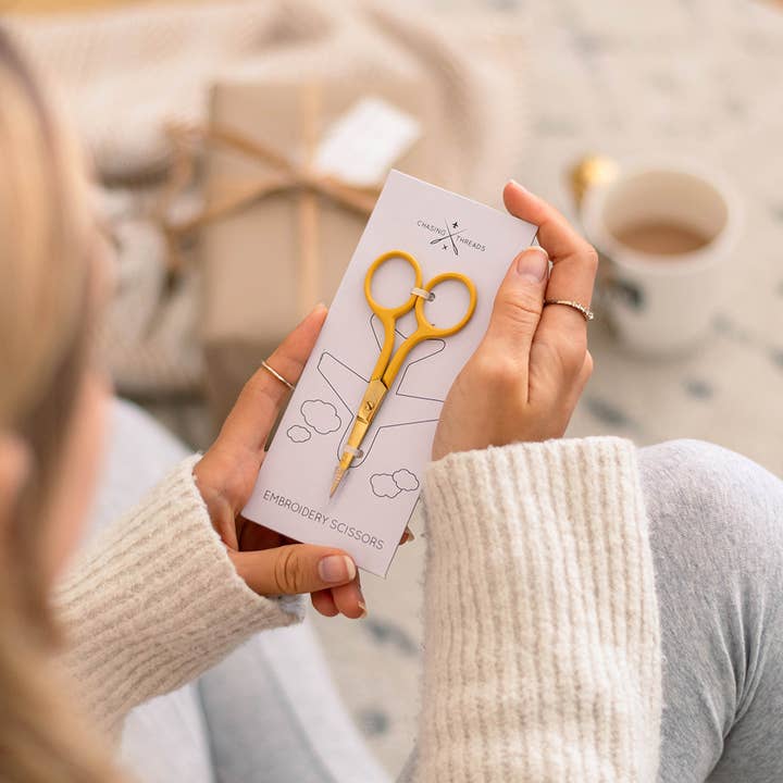 Chasing Threads - Wholesale Embroidery/Cross Stitch Supplies - Coloured Embroidery Scissors1