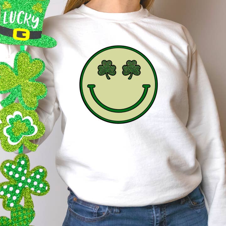 Clover Smiley St. Patrick's Day Sweatshirt für den Großhandel von Londas Trendy Tees