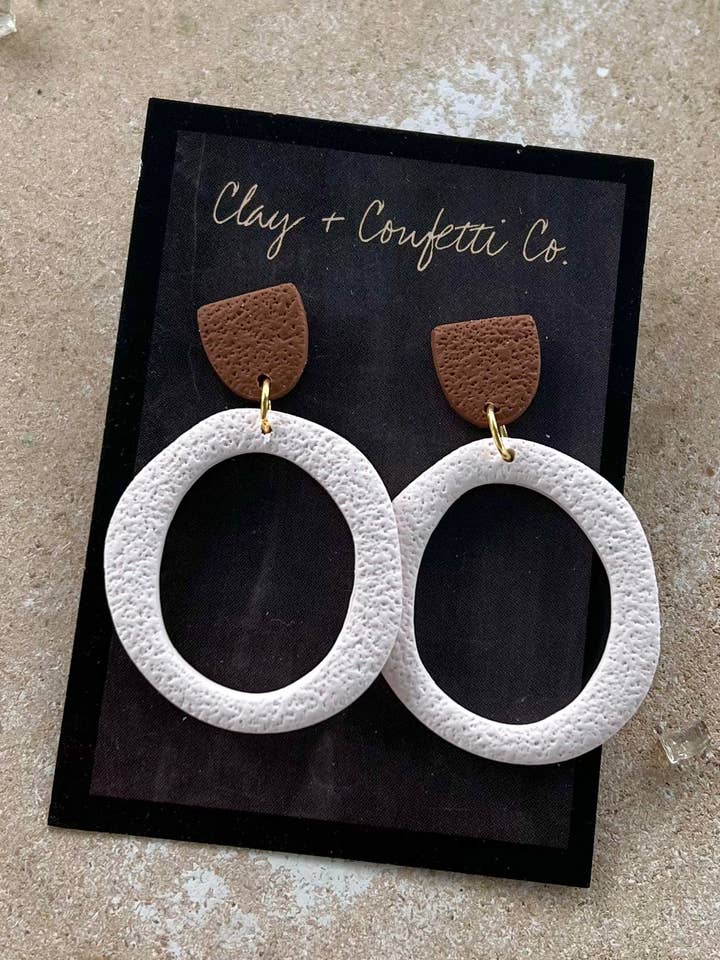 Brinco de argila orgânico creme por atacado de Clay & Confetti Co.