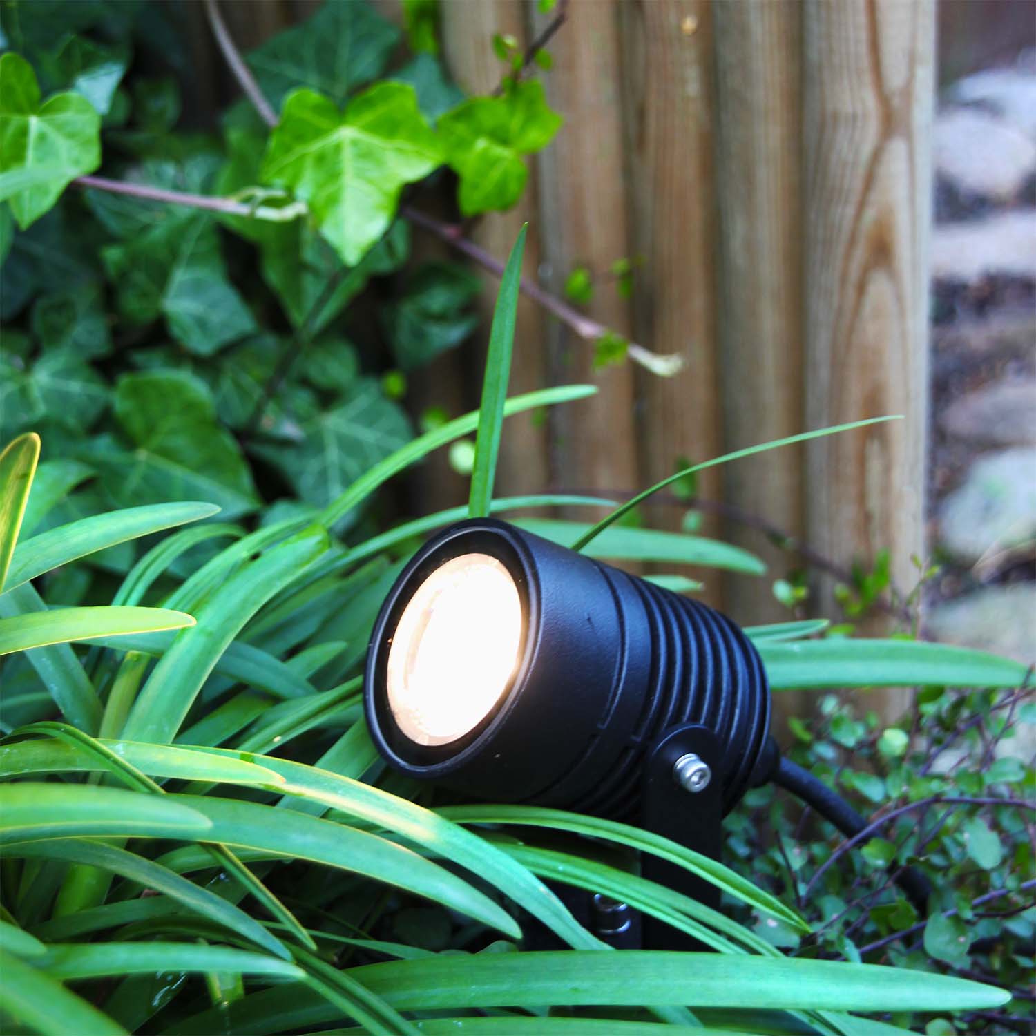 LightsOn - Vendita all'ingrosso Luce per esterni/da giardino - Nova LED dimmerabile per esterni con Bluetooth3