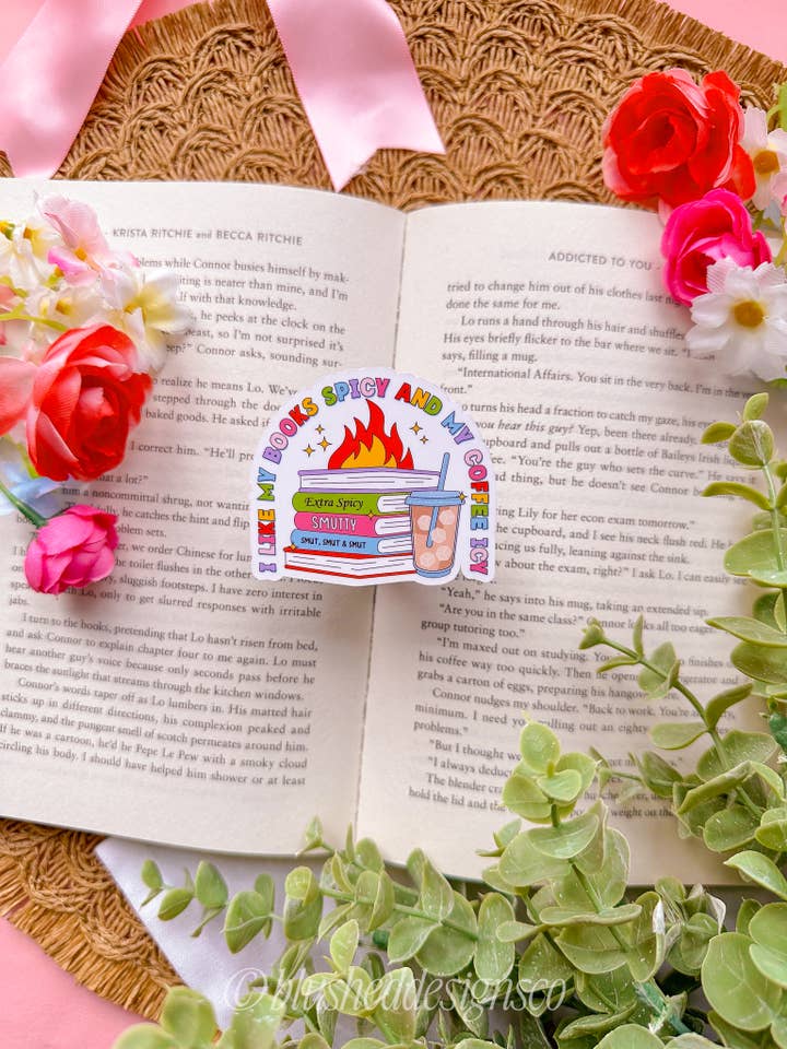 Böcker Kryddiga & Kaffe Isiga Vinylklistermärke för wholesale av BlushedDesigns Co.