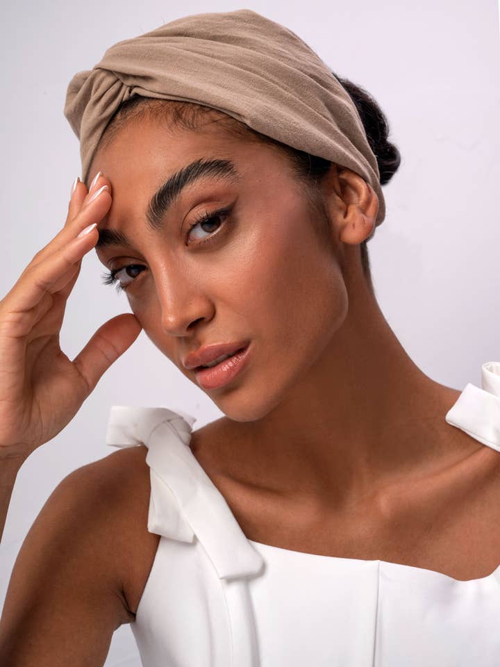 Elastisches Leinen-Stirnband mit Knotendetail von Aile für den Großhandel von FABRICCA