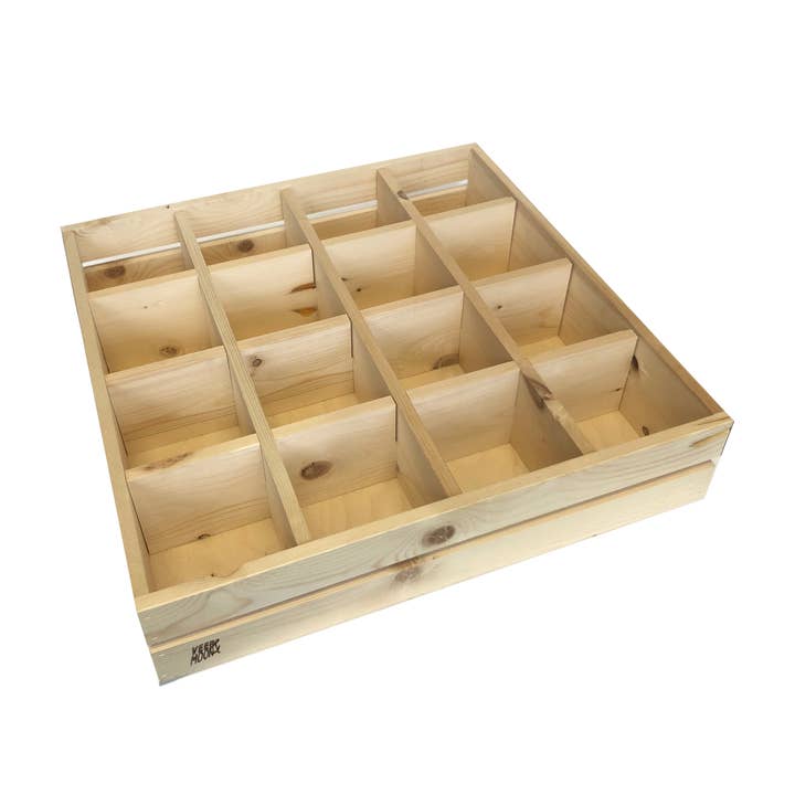 Veer&Moon - Wholesale Retailer Display - Paper & Novelty - Holzdisplay 16 Fächer