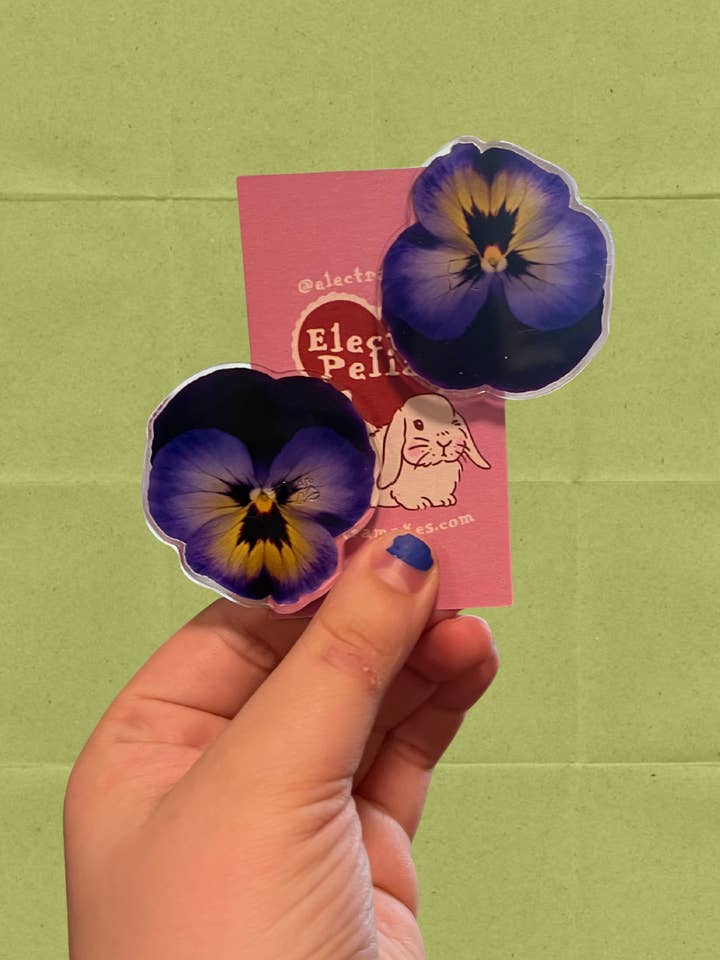 Conjunto de horquillas de acrílico lindas y peculiares con flor de pensamiento para venta al por mayor de ElectraMakes