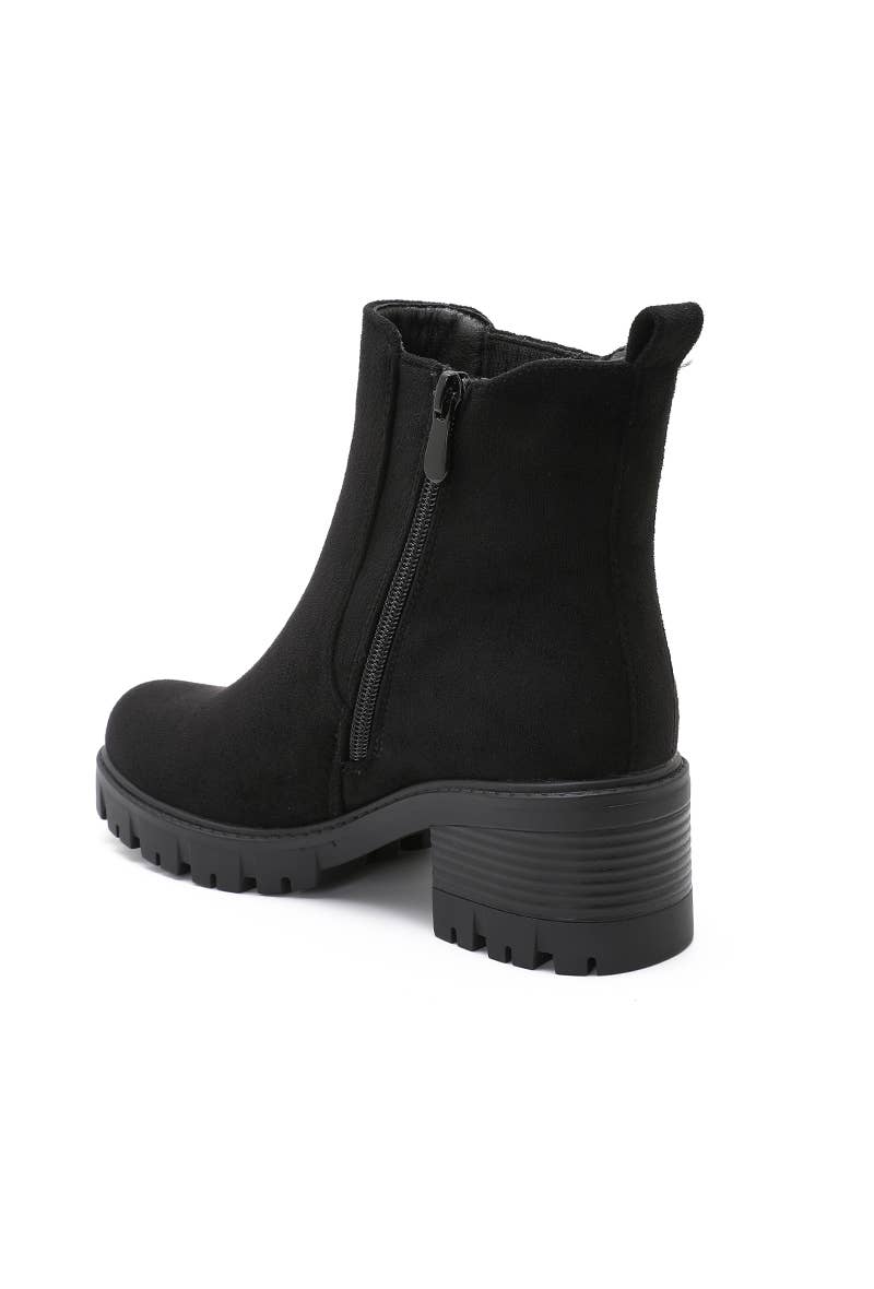 Joia Paris - Wholesale Boots - Women's - Women's ankle boots with block heel and lug sole WZ-713