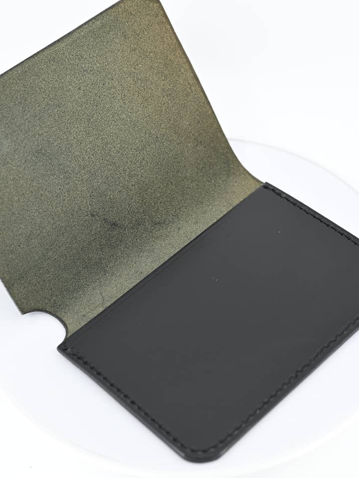 Housse pour passeport - Noir pour la vente par SLG Leather & Haberdashery