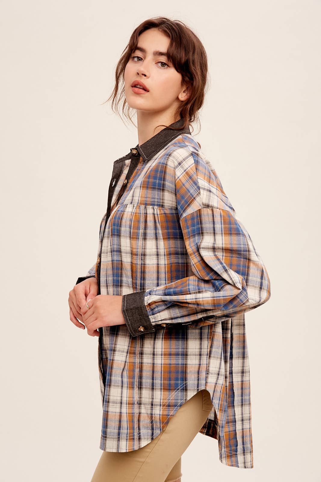 Listicle – Engroshandel Skjorte med buttondown – til kvinder – Blandet ternet oversized skjorte med knapper3