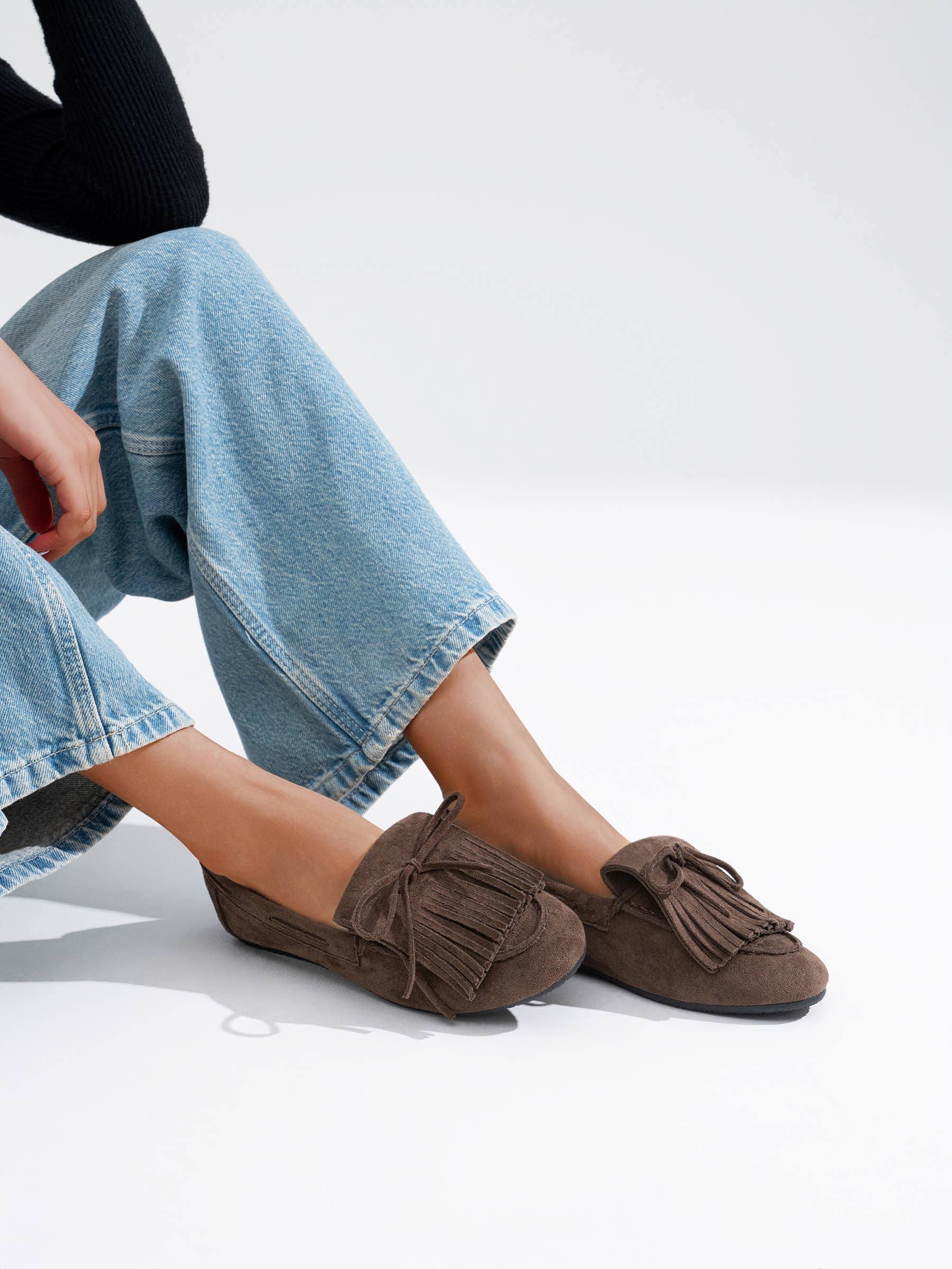 CEREZA – Großhandel Loafer – Damen – NAUTISCHER WILDLEDER-SLIPPER MIT FRANSEN5