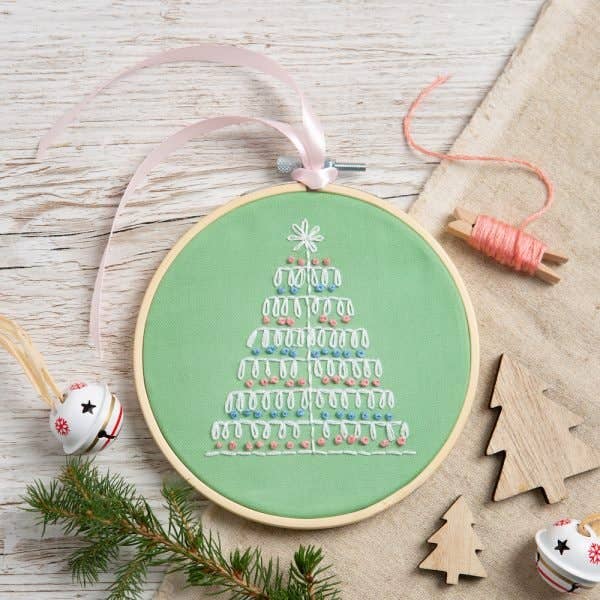 Wool Couture Company – Engroshandel Broderitilbehør – Juletræ Broderi Kit