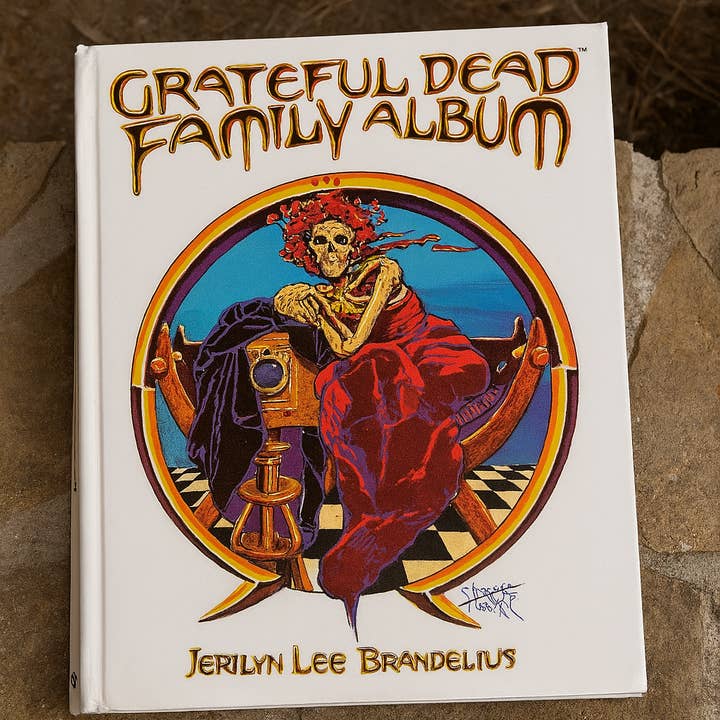 Official Store - Wholesale Graphic Novel - Grateful Dead - The Family Album Book3